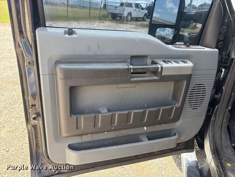 image for item EU5657 2015 Ford F250 Super Duty Crew Cab pickup truck
