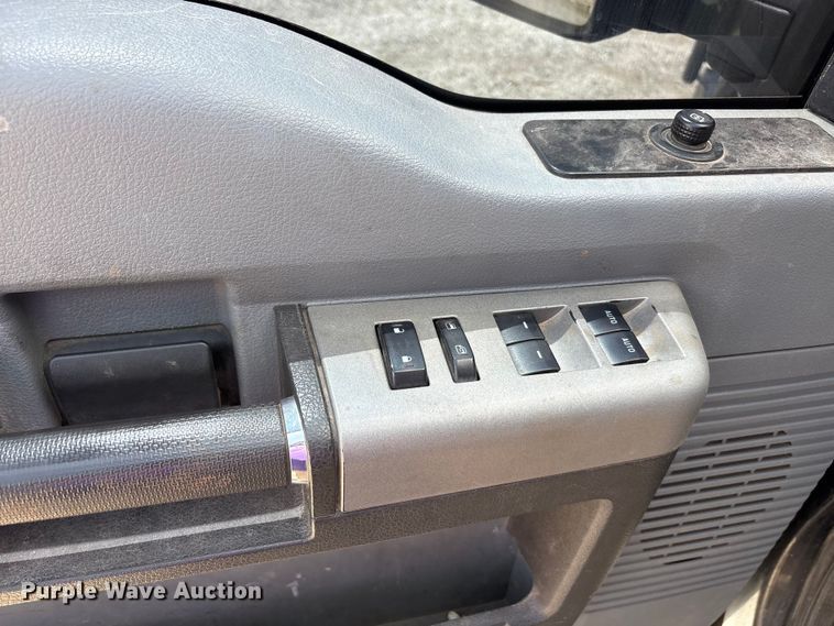 image for item EU5657 2015 Ford F250 Super Duty Crew Cab pickup truck