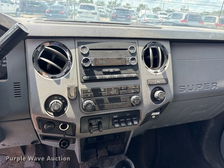 image for item EU5657 2015 Ford F250 Super Duty Crew Cab pickup truck