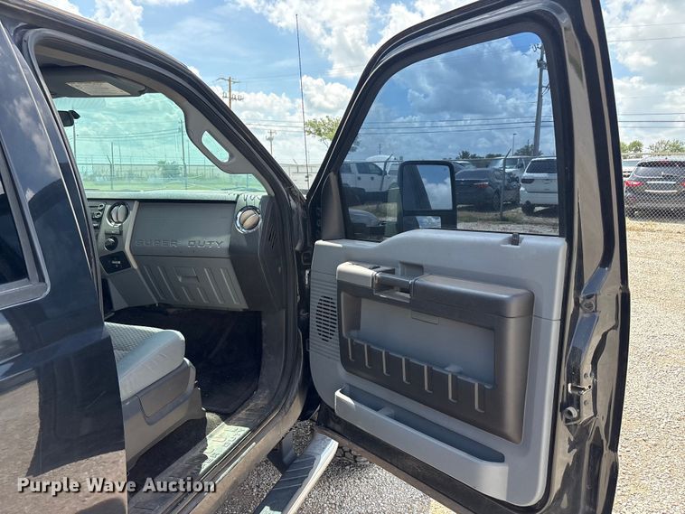 image for item EU5657 2015 Ford F250 Super Duty Crew Cab pickup truck