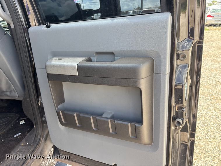 image for item EU5657 2015 Ford F250 Super Duty Crew Cab pickup truck