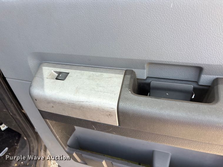 image for item EU5657 2015 Ford F250 Super Duty Crew Cab pickup truck
