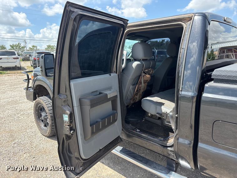 image for item EU5657 2015 Ford F250 Super Duty Crew Cab pickup truck