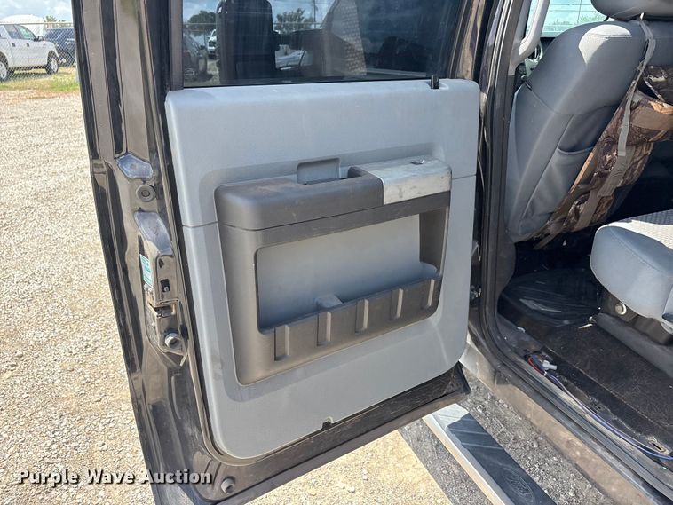 image for item EU5657 2015 Ford F250 Super Duty Crew Cab pickup truck