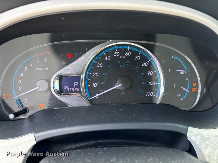 image for item EU5662 2013 Toyota Sienna van