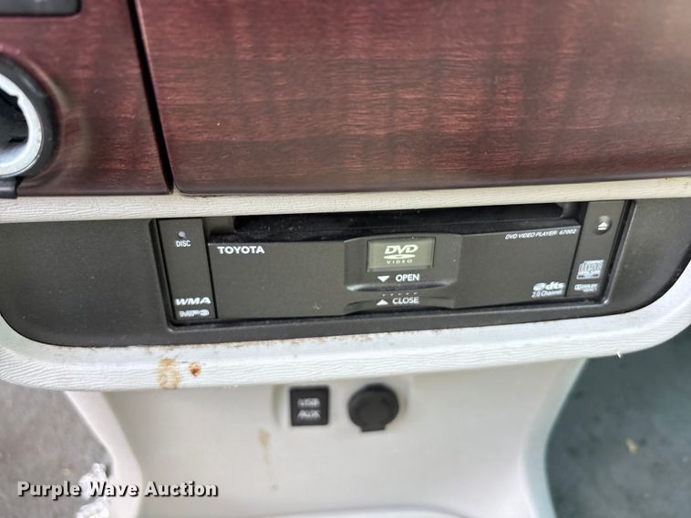 image for item EU5662 2013 Toyota Sienna van