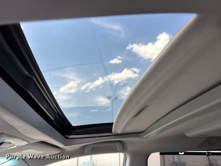 image for item EU5662 2013 Toyota Sienna van