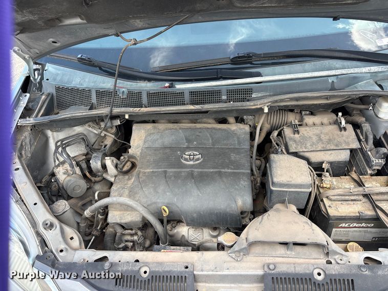 image for item EU5662 2013 Toyota Sienna van
