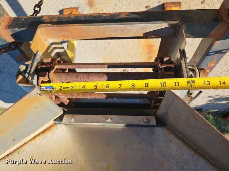 image for item EV2242 2008 Warren AC-1420-7 SS spreader