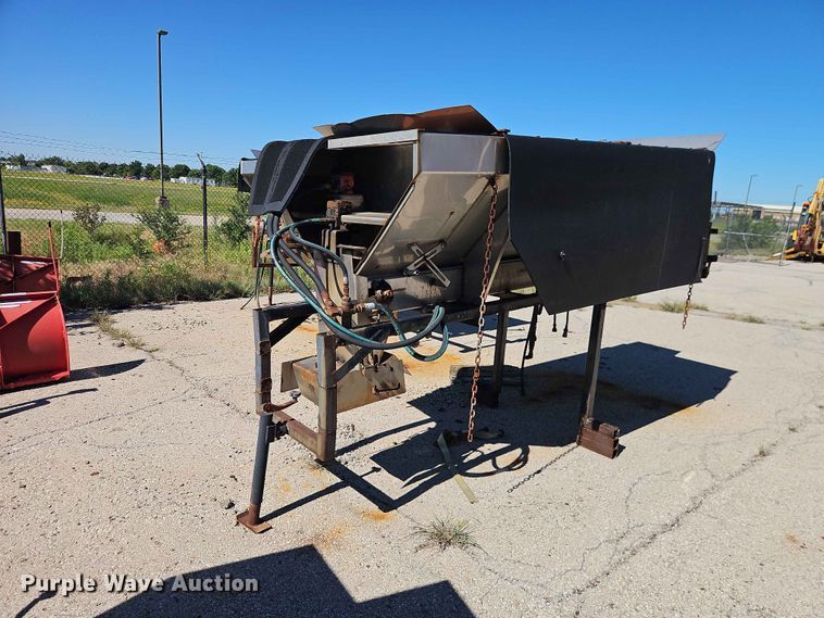 image for item EV2244 2008 Warren AC-1420-7 SS spreader