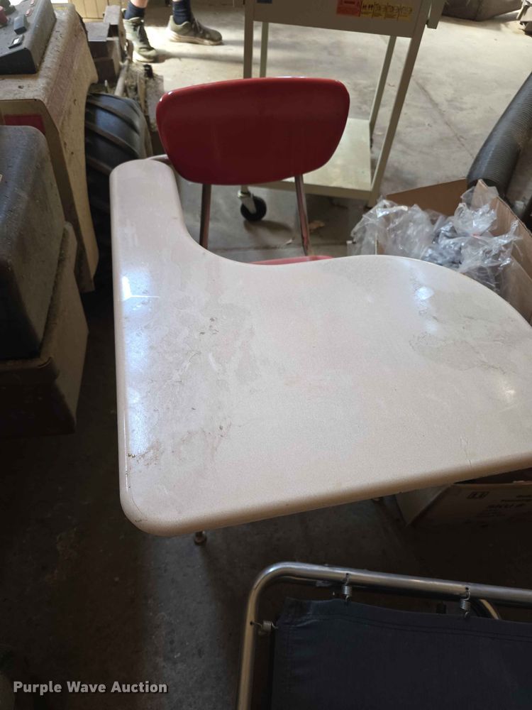 image for item EV2263 Approximately 80 desks