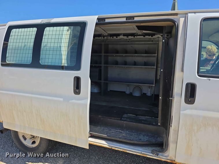 image for item EV2265 2005 Chevrolet G3500 van