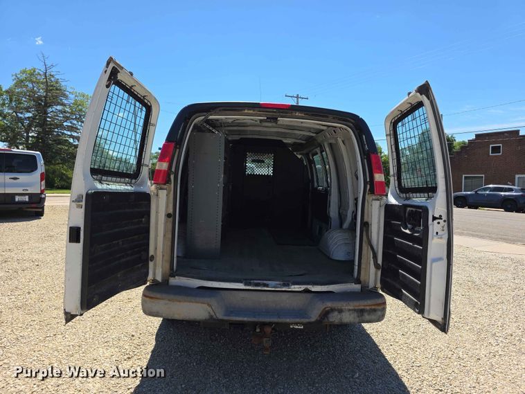 image for item EV2265 2005 Chevrolet G3500 van