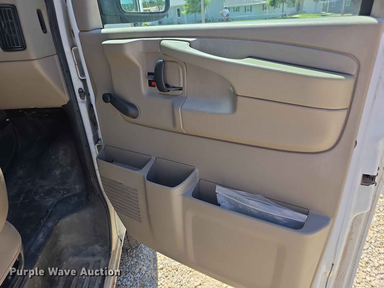 image for item EV2265 2005 Chevrolet G3500 van