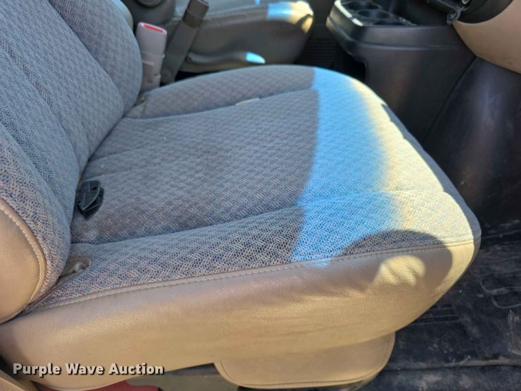image for item EV2265 2005 Chevrolet G3500 van