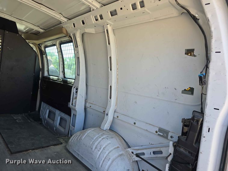 image for item EV2265 2005 Chevrolet G3500 van