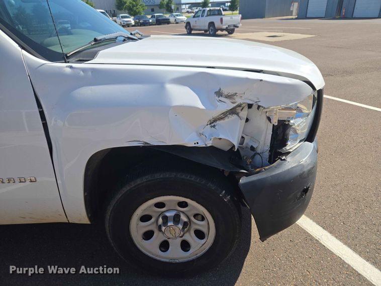 image for item EW0259 2012 Chevrolet Silverado 1500 Ext. Cab pickup truck