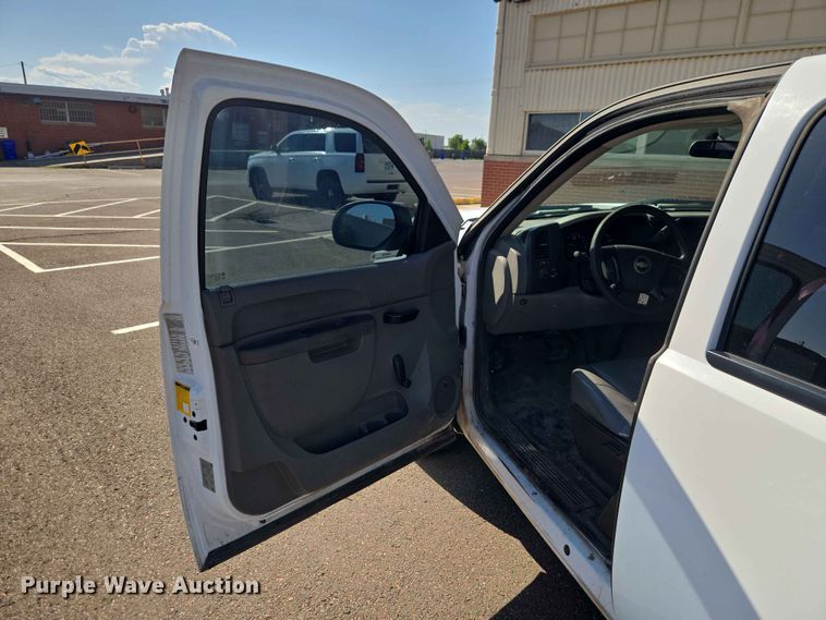 image for item EW0259 2012 Chevrolet Silverado 1500 Ext. Cab pickup truck