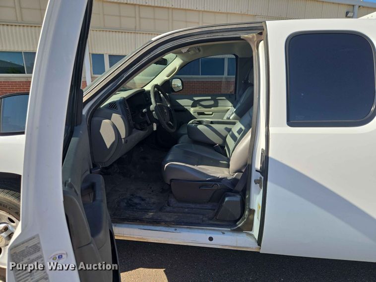 image for item EW0259 2012 Chevrolet Silverado 1500 Ext. Cab pickup truck
