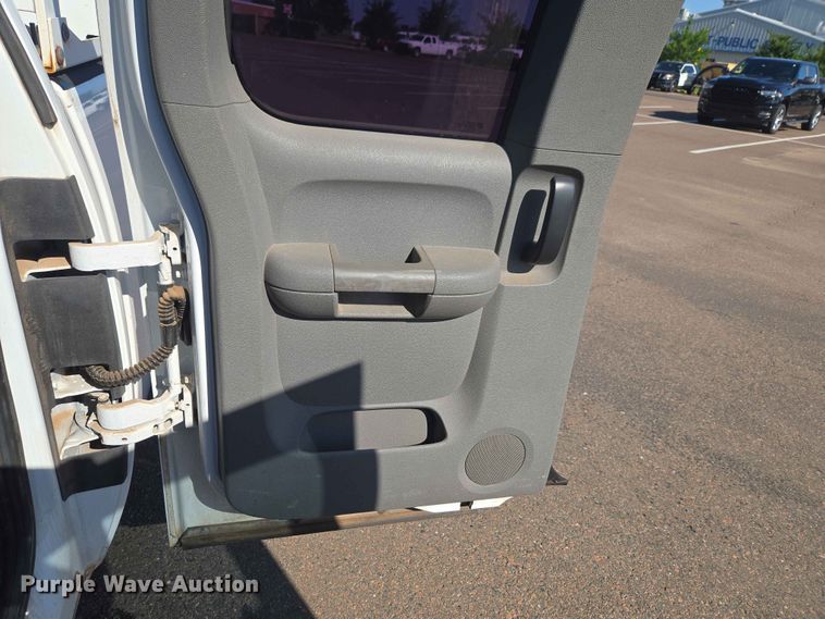 image for item EW0259 2012 Chevrolet Silverado 1500 Ext. Cab pickup truck