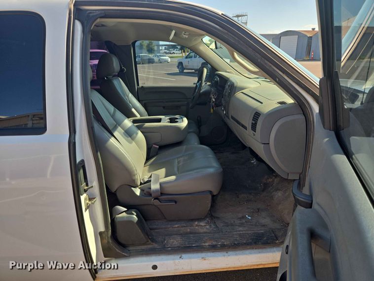 image for item EW0259 2012 Chevrolet Silverado 1500 Ext. Cab pickup truck