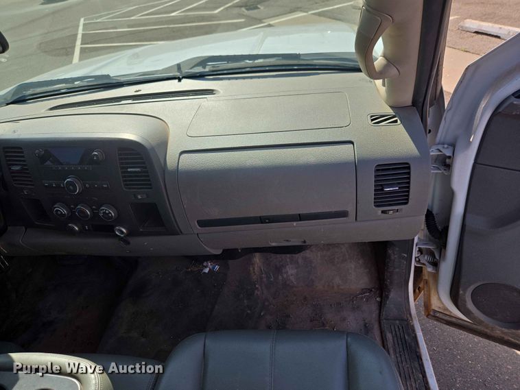 image for item EW0259 2012 Chevrolet Silverado 1500 Ext. Cab pickup truck