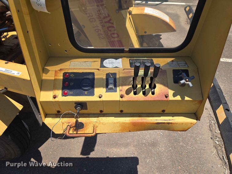 image for item EW0270 2000 Rayco Mfg Inc stump grinder