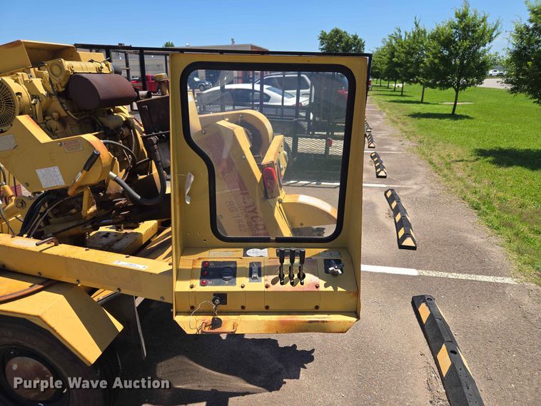 image for item EW0270 2000 Rayco Mfg Inc stump grinder