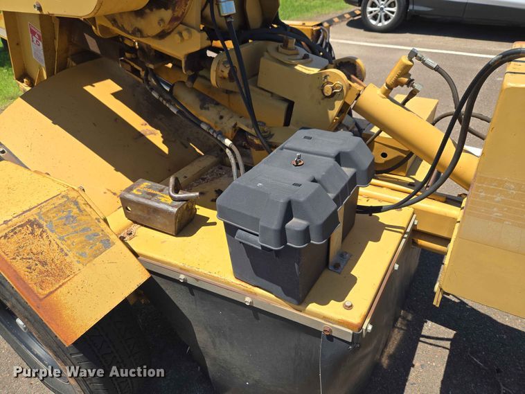 image for item EW0270 2000 Rayco Mfg Inc stump grinder
