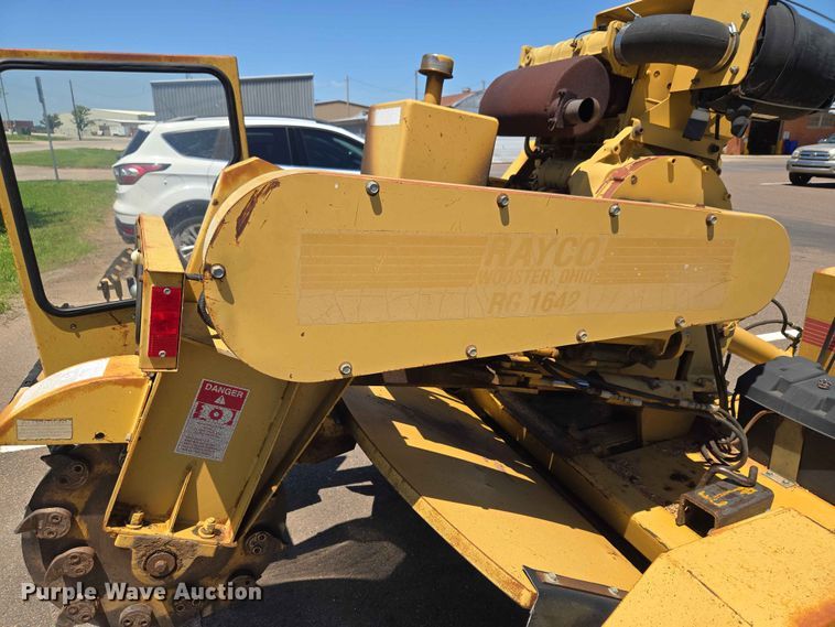 image for item EW0270 2000 Rayco Mfg Inc stump grinder