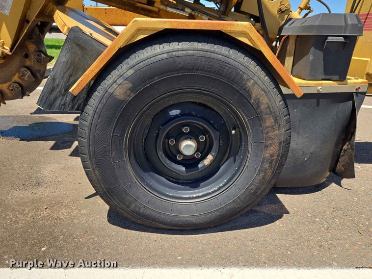 image for item EW0270 2000 Rayco Mfg Inc stump grinder