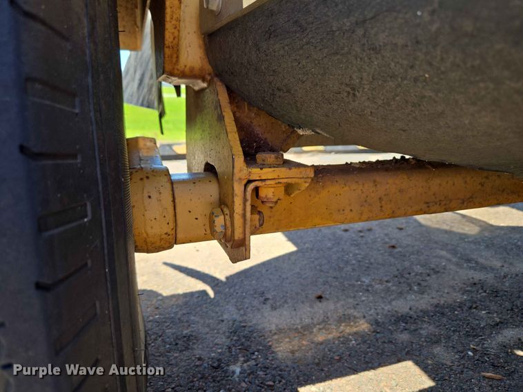 image for item EW0270 2000 Rayco Mfg Inc stump grinder