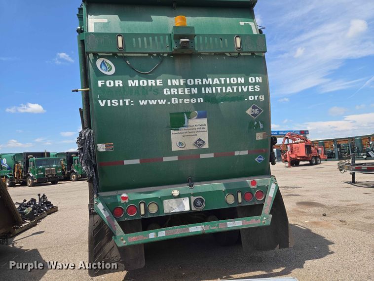 image for item EW0272 2018 Peterbilt 320 refuse truck