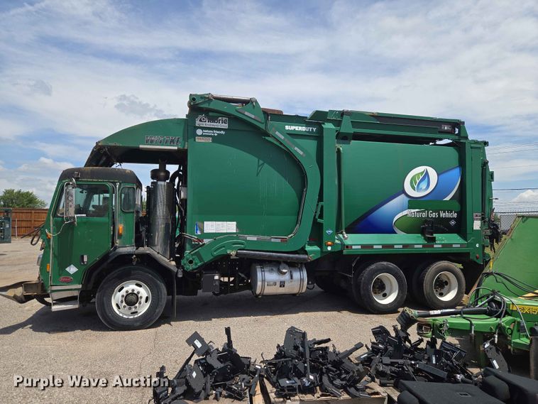 image for item EW0272 2018 Peterbilt 320 refuse truck