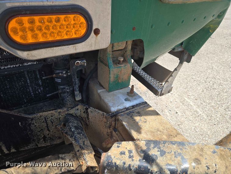image for item EW0272 2018 Peterbilt 320 refuse truck
