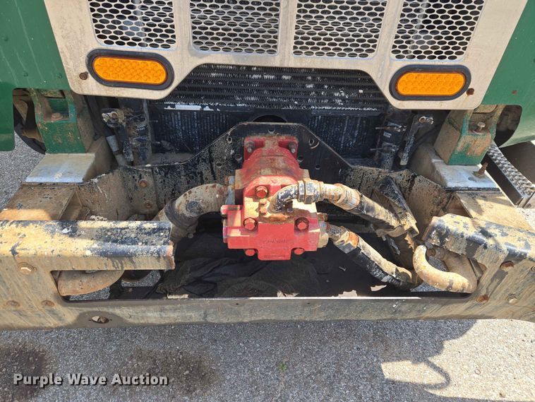 image for item EW0272 2018 Peterbilt 320 refuse truck