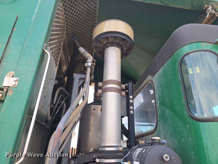 image for item EW0272 2018 Peterbilt 320 refuse truck