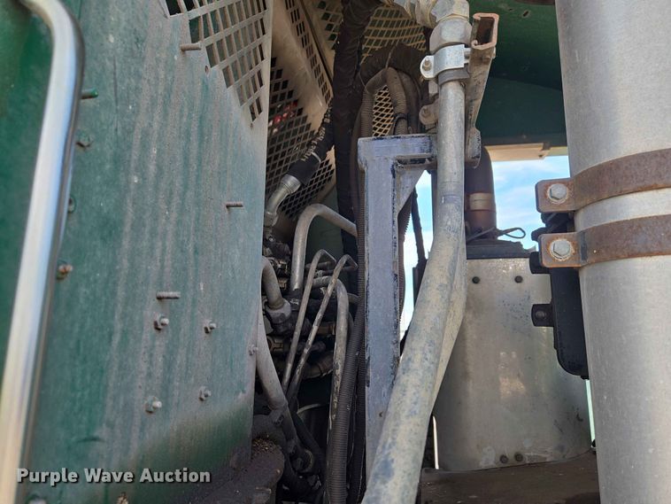 image for item EW0272 2018 Peterbilt 320 refuse truck