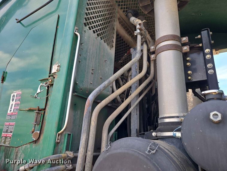 image for item EW0272 2018 Peterbilt 320 refuse truck
