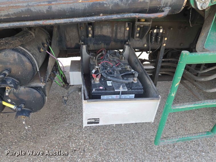 image for item EW0272 2018 Peterbilt 320 refuse truck