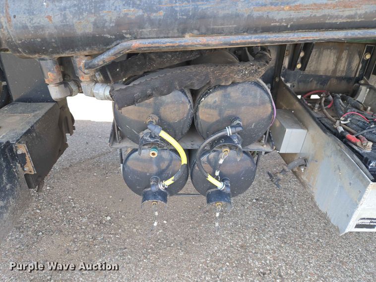 image for item EW0272 2018 Peterbilt 320 refuse truck