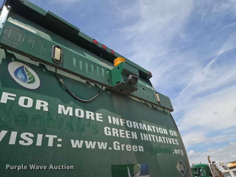image for item EW0272 2018 Peterbilt 320 refuse truck