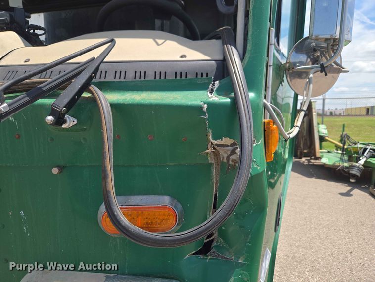 image for item EW0272 2018 Peterbilt 320 refuse truck