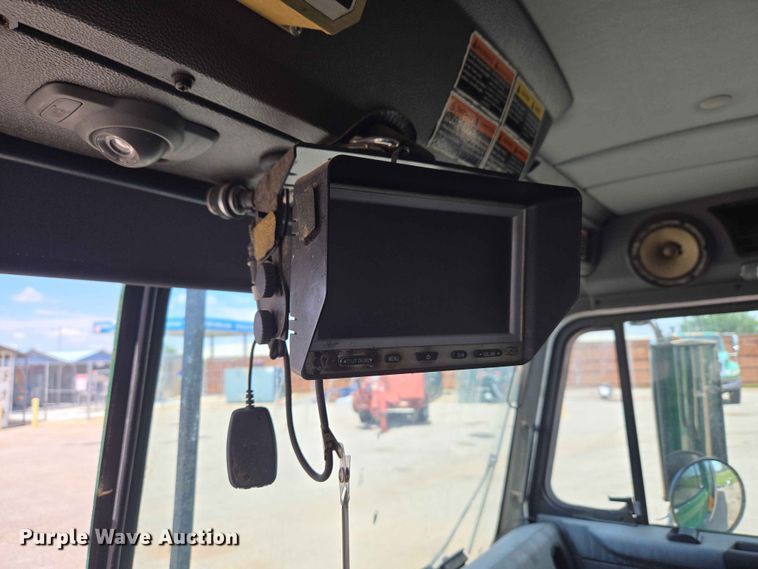 image for item EW0272 2018 Peterbilt 320 refuse truck