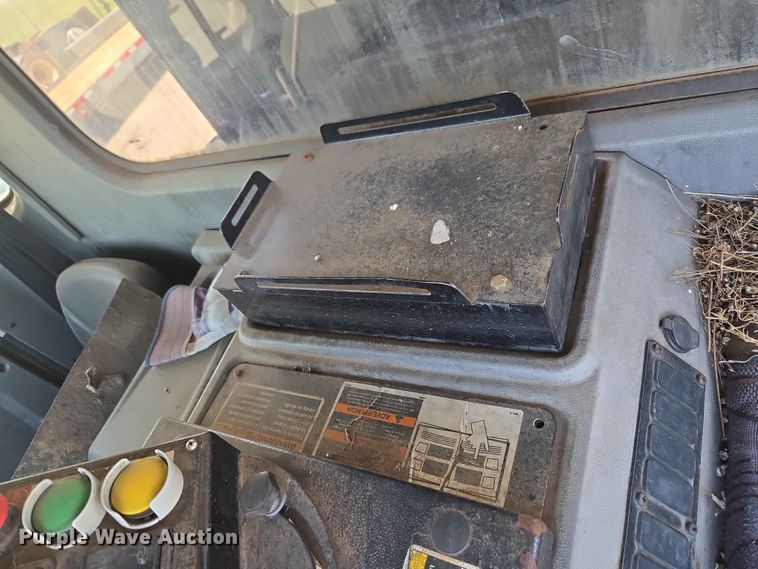 image for item EW0272 2018 Peterbilt 320 refuse truck