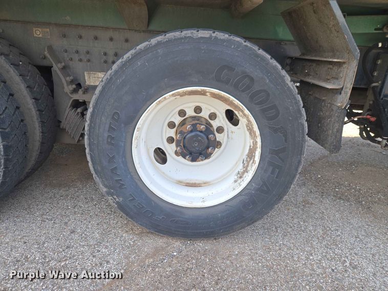 image for item EW0272 2018 Peterbilt 320 refuse truck