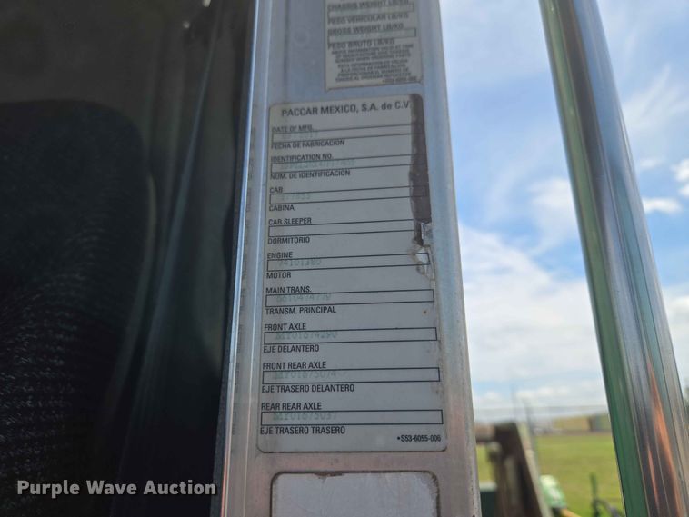 image for item EW0272 2018 Peterbilt 320 refuse truck