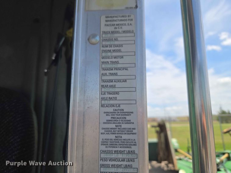 image for item EW0272 2018 Peterbilt 320 refuse truck