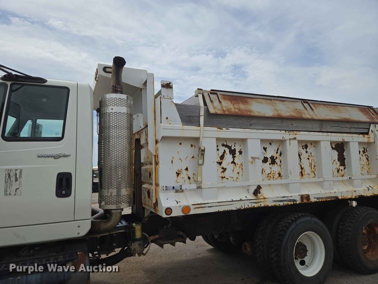 image for item EW0273 2010 International WorkStar 7600 dump truck