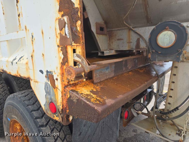 image for item EW0273 2010 International WorkStar 7600 dump truck